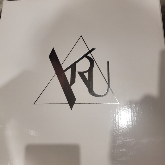 YRU x Care Bears 'Labyrinth' Blue Sky BNIB 9 - Picture 9 of 9